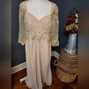 Elegant Backless Cream Dress